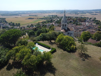 Maison à vendre à Villebois-Lavalette, Charente - 580.000 € - photo 1