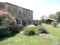 Maison à vendre à Cherves-Châtelars, Charente - 424 000 € - photo 1