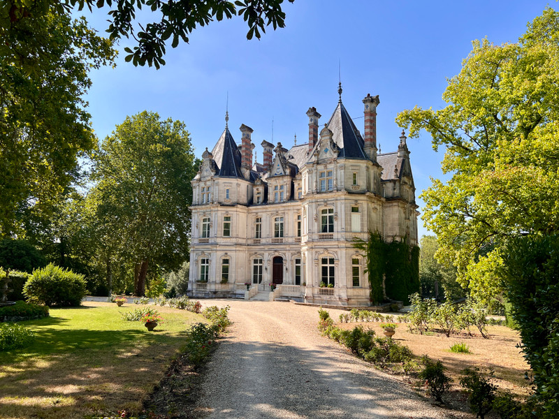 chateau for sale in Poitou-Charentes (Nouvelle Aquitaine)