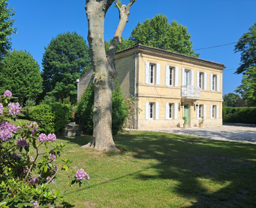 Maison à vendre à Ambarès-et-Lagrave, Gironde, Aquitaine, avec Leggett Immobilier