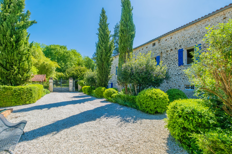 French property for sale in Vouthon, Charente - €850,000 - photo 1