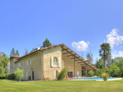 SPLENDID ARCHITECT-DESIGNED VILLA + SWIMMING POOL + 1.6 HECTARES + IDEAL FOR A FAMILY/B&B + TARBES 30 MINS...