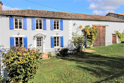 Maison à vendre à Lezay, Deux-Sèvres, Poitou-Charentes, avec Leggett Immobilier