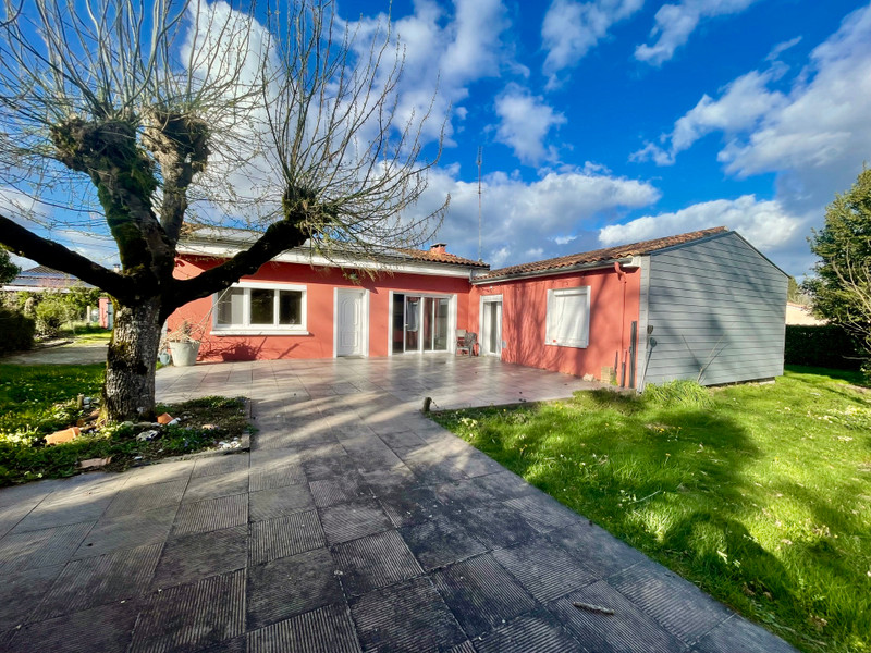 French property for sale in Montguyon, Charente-Maritime - €198,000 - photo 0