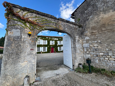 French property for sale in Angoulême, Charente - €795,000 - photo 2