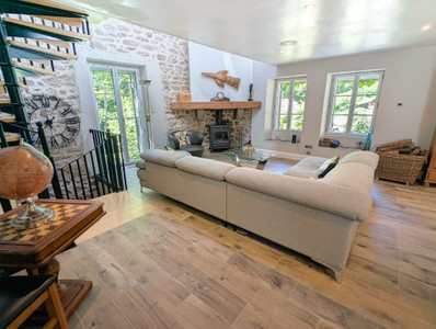 French property for sale in Crozant, Creuse - €395,000 - photo 3