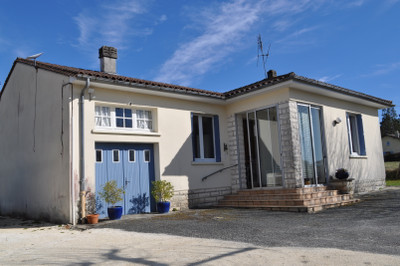 Maison à vendre à Bourdeilles, Dordogne, Aquitaine, avec Leggett Immobilier