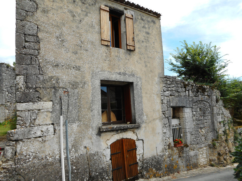 Maison à vendre à Thénac, Dordogne - 100 000 € - photo 1