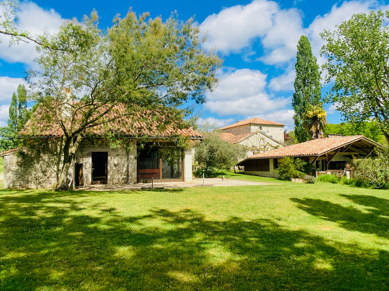 French property for sale in Sainte-Maure-de-Peyriac, Lot-et-Garonne - €675,000 - photo 2