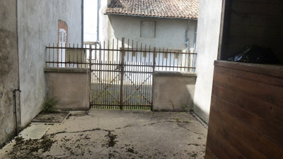 French property for sale in Vasles, Deux-Sèvres - €25,500 - photo 4