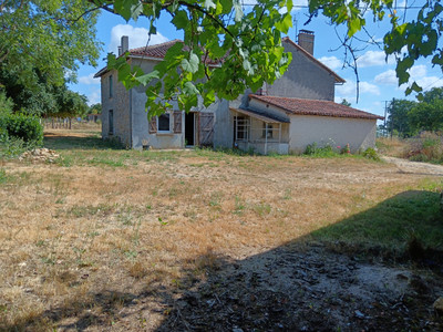 Maison à vendre à Pleuville, Charente, Poitou-Charentes, avec Leggett Immobilier