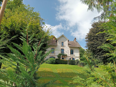 Remarkable estate with renovated manor house and large outbuilding, ideal for gîtes or chambres d'hôtes