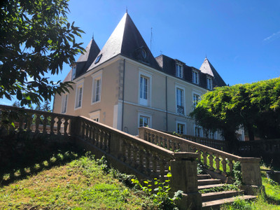 Magnificent 19th century chateau with ‘aire naturel’, several outbuildings, and magnificent views.