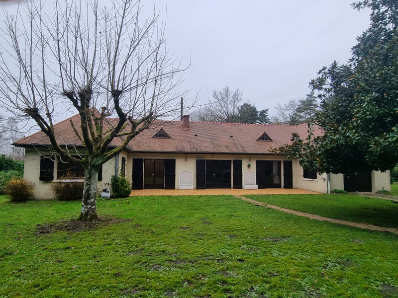 Maison à vendre à Cérans-Foulletourte, Sarthe - 329.500 € - photo 1