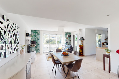 French property for sale in Villeneuve-Loubet, Alpes-Maritimes - €990,000 - photo 5