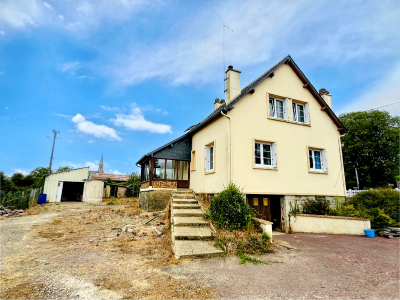French property for sale in Neuilly-le-Vendin, Mayenne - €94,500 - photo 2
