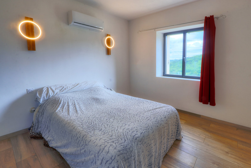 French property for sale in Apt, Vaucluse - €550,000 - photo 4