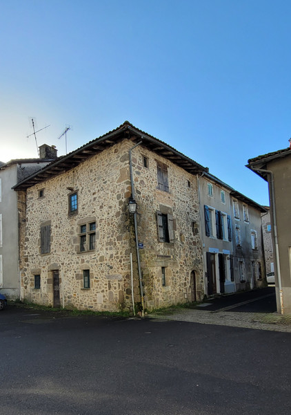 Maison à vendre à Chabanais, Charente - 77 000 € - photo 1