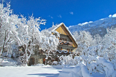 Ski property for sale in Vaujany - €1,980,000 - photo 0