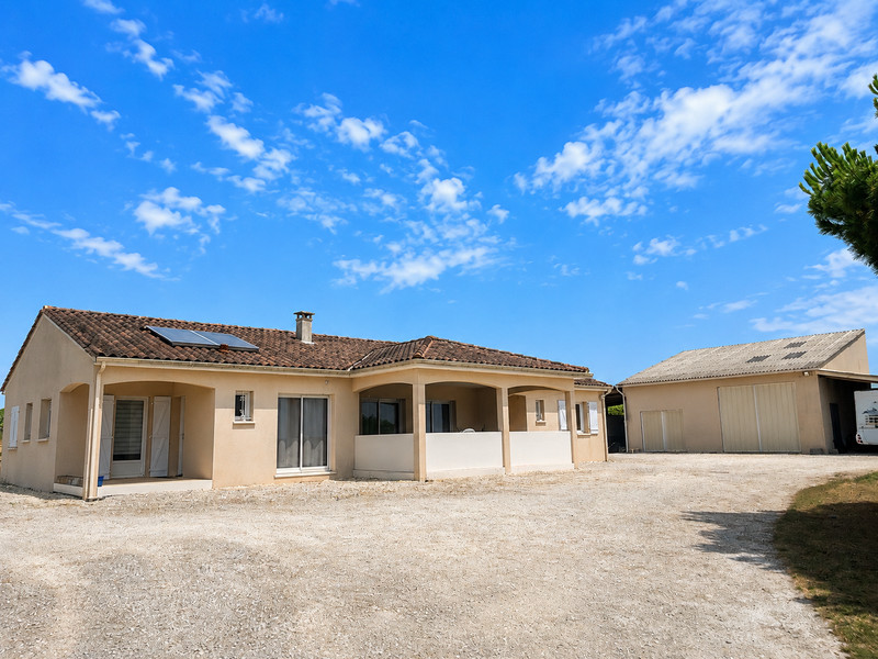 French property for sale in Saint-Quentin-de-Chalais, Charente - €260,000 - photo 0