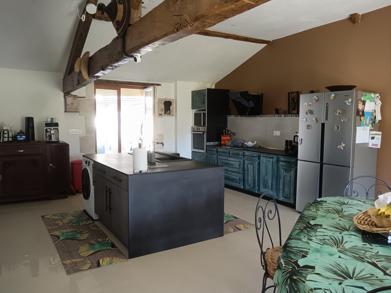 French property for sale in Épenède, Charente - €184,939 - photo 3