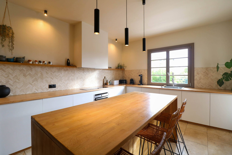 French property for sale in Uzès, Gard - €640,000 - photo 2