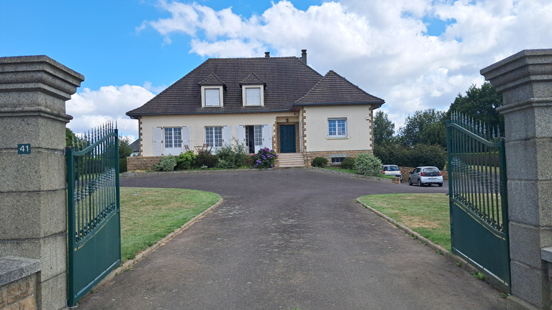 French property for sale in Le Teilleul, Manche - €236,559 - photo 0