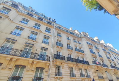 Paris 8 | Magnificent 5-room apartment of 109 m² | 1st floor | Maid's room 8 m, 2 cellars and private terrace