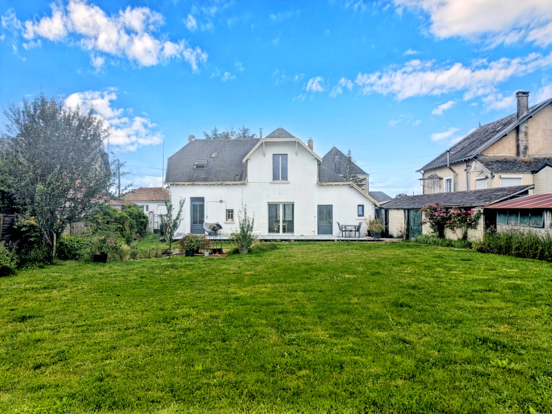 Propriété à vendre à Ménigoute, Deux-Sèvres - 168 500 €