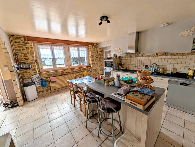 French property for sale in Lanrivain, Côtes-d'Armor - €328,600 - photo 4