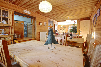 Chalet with 7 en-suite bedrooms  243m2 at the heart of Les Deux Alpes close to lift system and amenities