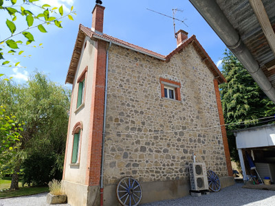 French property for sale in Crocq, Creuse - €143,880 - photo 2