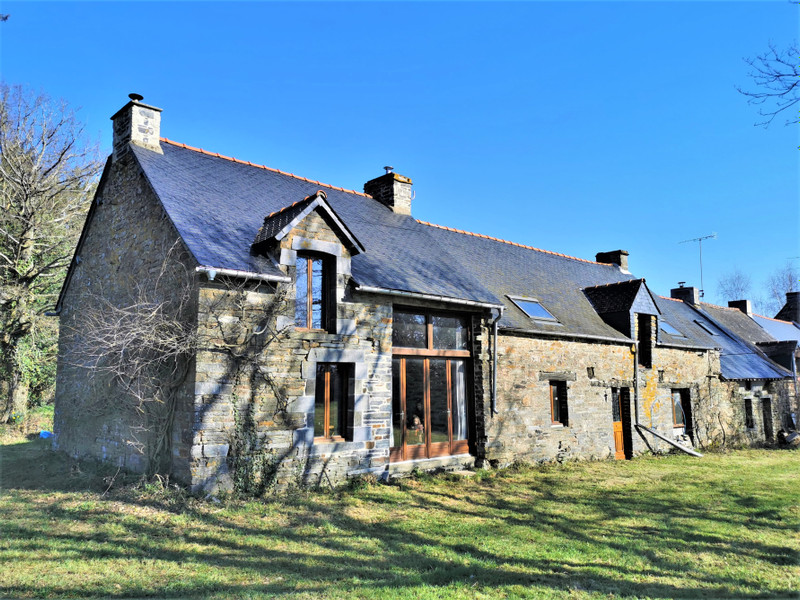 French property for sale in Carentoir, Morbihan - €220,495 - photo 2