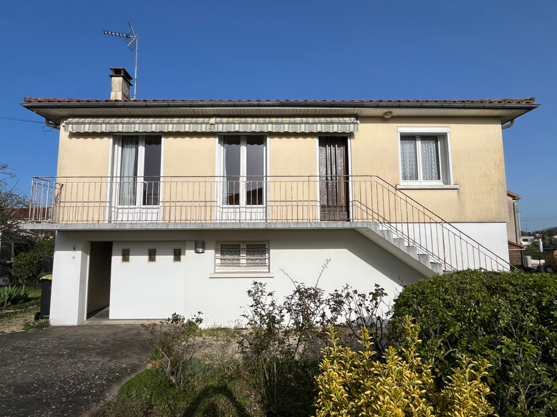 Propriété à vendre à Ruffec, Charente - 107 000 €
