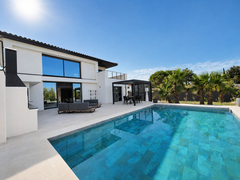 French property for sale in Sainte-Marie-la-Mer, Pyrénées-Orientales - €698,000 - photo 0