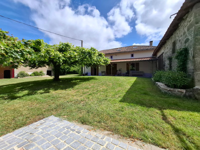 French property for sale in Saint-Mathieu, Haute-Vienne - €371,000 - photo 2