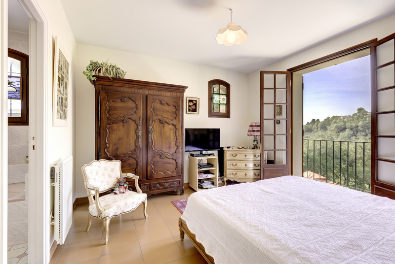 French property for sale in Carros, Alpes-Maritimes - €799,000 - photo 4