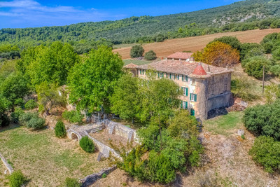 French property for sale in Rustrel, Vaucluse - €2,635,000 - photo 4