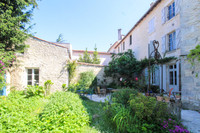 Maison à vendre à Saint-Jean-d'Angély, Charente-Maritime - 488.250 € - photo 2