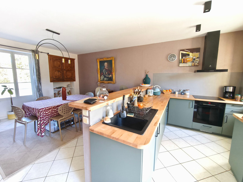 French property for sale in Charras, Charente - €381,600 - photo 2