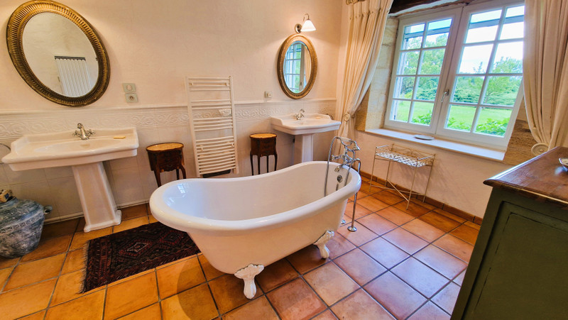 French property for sale in Saint-Christophe-de-Double, Gironde - €799,000 - photo 7