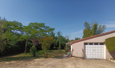 French property for sale in Angoulême, Charente - €500,000 - photo 9