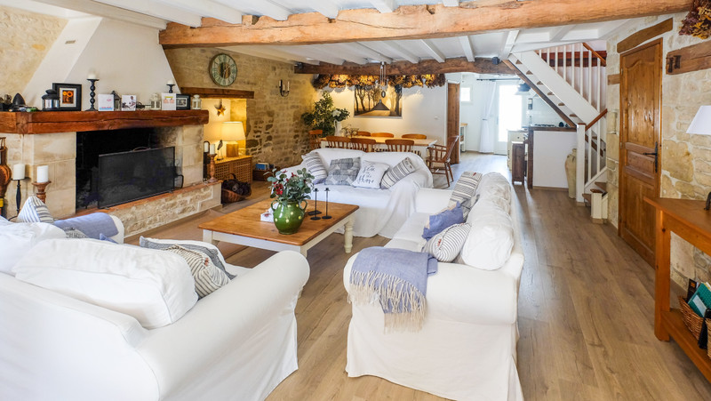 French property for sale in Saint-Martial, Charente-Maritime - €266,400 - photo 2