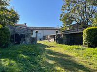 Maison à vendre à Saint-Amant-de-Boixe, Charente - 183.600 € - photo 3