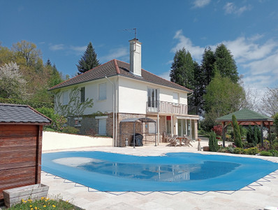 Maison à vendre à Neuvic, Corrèze, Limousin, avec Leggett Immobilier