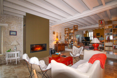 French property for sale in Saint-Jean-d'Angély, Charente-Maritime - €699,000 - photo 2