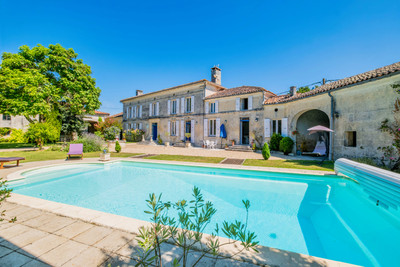 Private manor house-5 bedrooms & 3 bathrooms, Heated swimming pool , Maison d'amis , Dependences.  10km Cognac