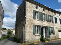 Open Fireplace for sale in Taillebourg Charente-Maritime Poitou_Charentes