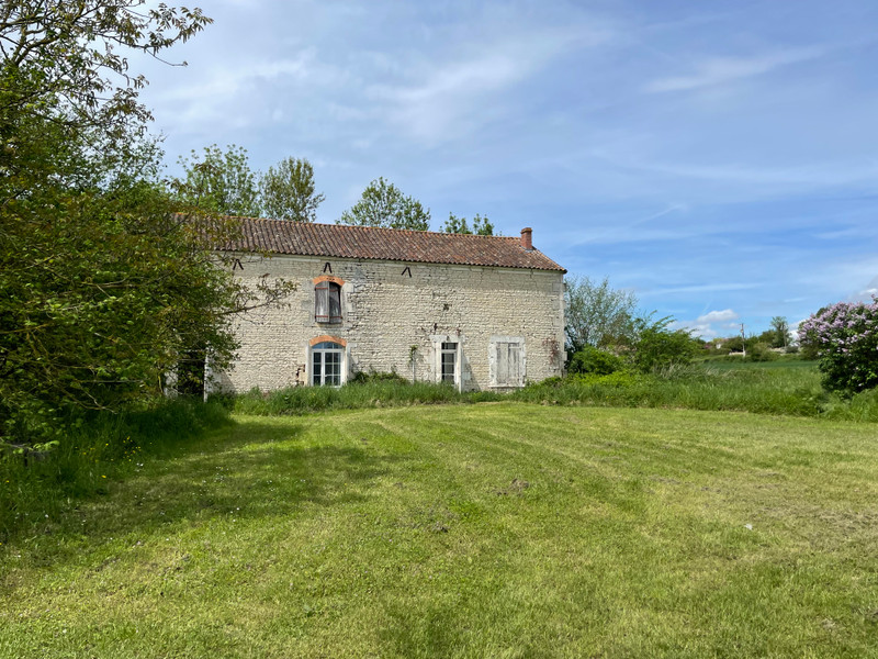 Maison à vendre à Marcillac-Lanville, Charente - 51 600 € - photo 1