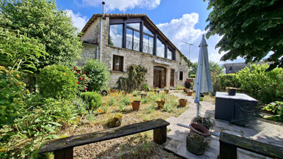 Maison à vendre à Fontenille, Charente, Poitou-Charentes, avec Leggett Immobilier